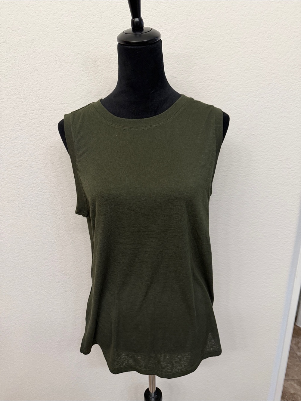 Athleta Olive Sleeveless Crewneck Tank Top